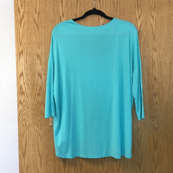 Turquoise color 3/4 sleeve top - Picture 2 of 3